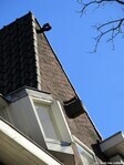 Puntgevel Diezestraat met lege vlaggenmasthouder.
              <br/>
              Gert-Jan Lobbes, 2018